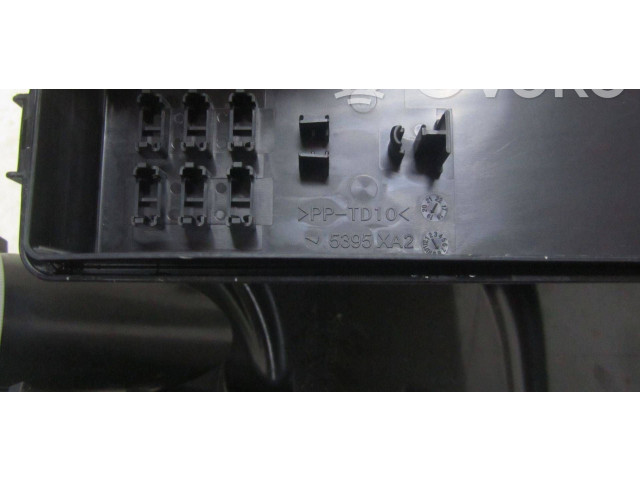 Блок предохранителей     Honda HR-V    