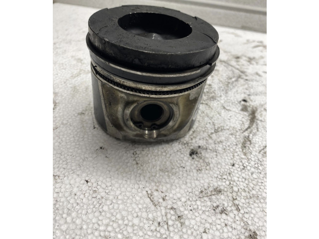  Поршень  86L77  Nissan X-Trail T30 для дизельного двигателя 