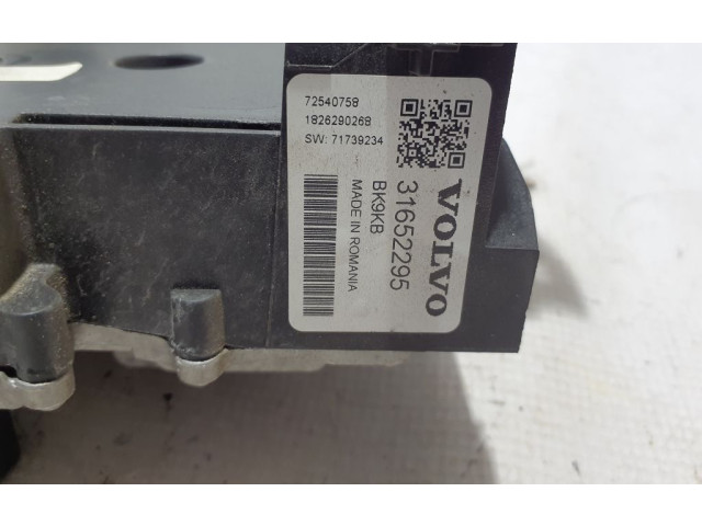 Блок предохранителей 31652295   Volvo S60    