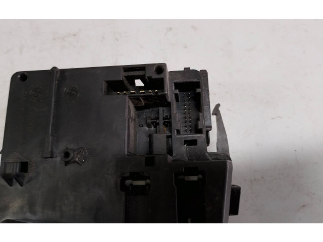 Ручка стеклоочистителей 88103003   Renault Clio III