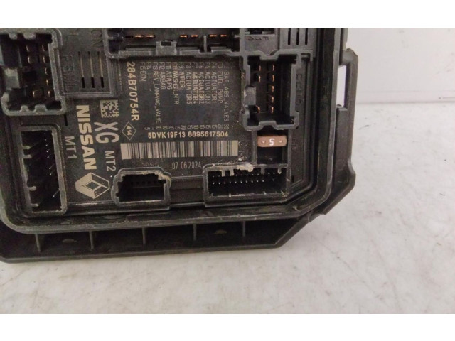 Pojistková skříňka 284B70754R Renault Captur