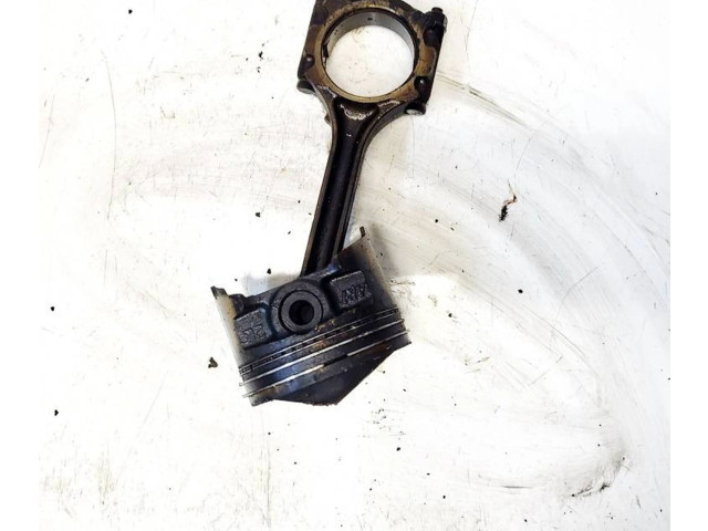 Поршень с шатуном Mitsubishi Carisma