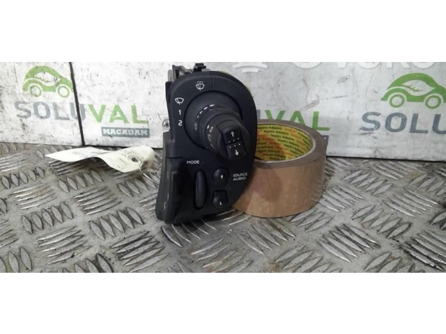 Ручка стеклоочистителей 8201590631 Renault Clio III