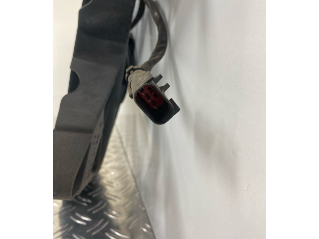 Вентилятор радиатора     52404763    Jeep Cherokee III KJ 