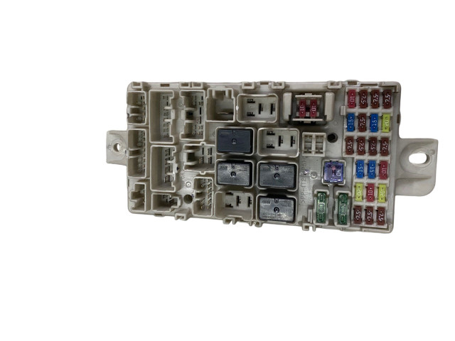 Блок предохранителей Mitsubishi L200