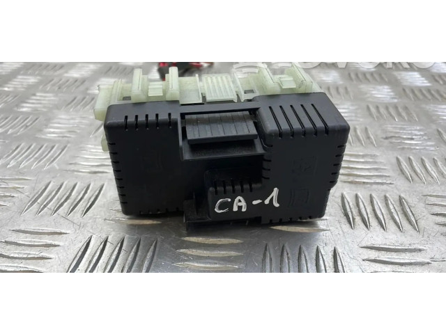 Блок предохранителей     Volvo V70    