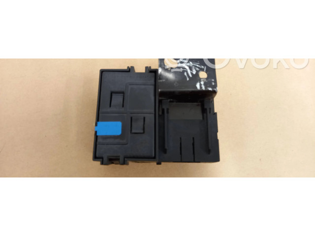 Блок предохранителей A2305450101 Mercedes-Benz SL R230