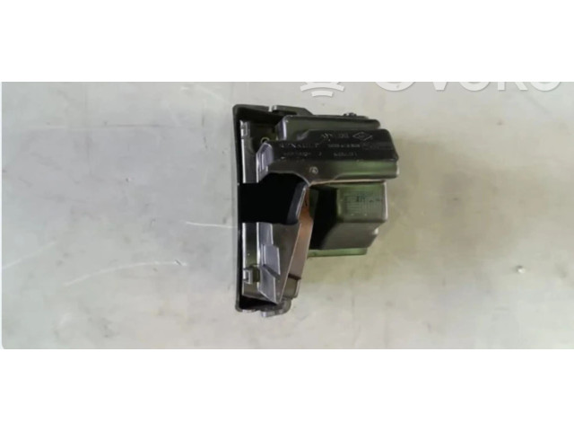 Блок предохранителей 252361535R   Renault Clio II    