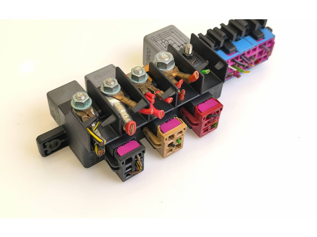 Блок предохранителей  896083000, 8L0941822A   Audi A6 S6 C5 4B    