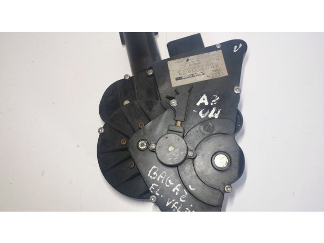 Притягиватель задней крышки