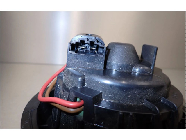 Вентилятор печки    272100975R   Dacia Duster