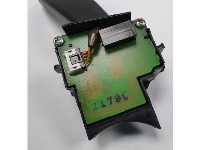 Ручка стеклоочистителей    Volvo V50