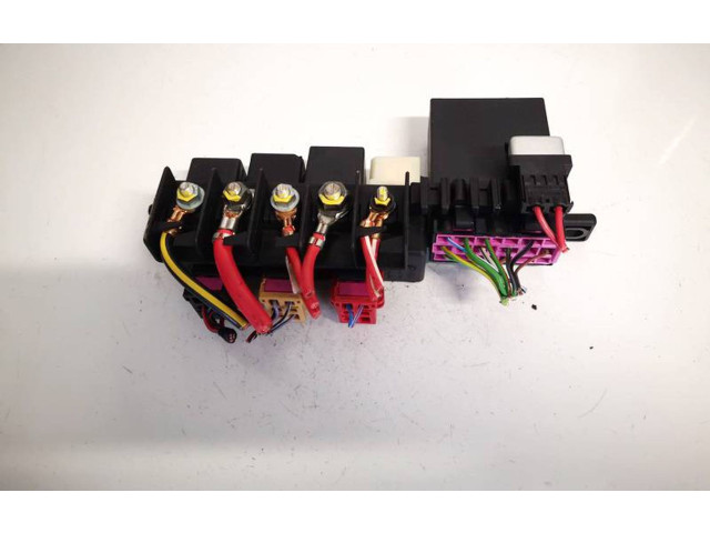 Блок предохранителей 8l0941822 Skoda Octavia Mk1 (1U)