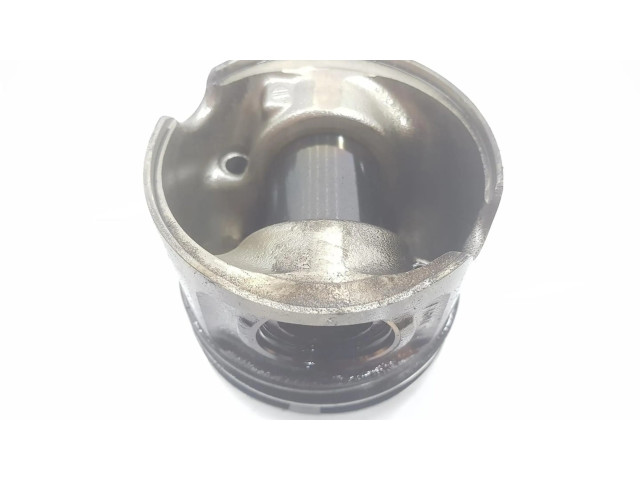 Píst 8506105 BMW X5 F15 pro naftový motor 3.0