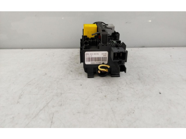 Блок предохранителей 9806192580 Peugeot 2008 I