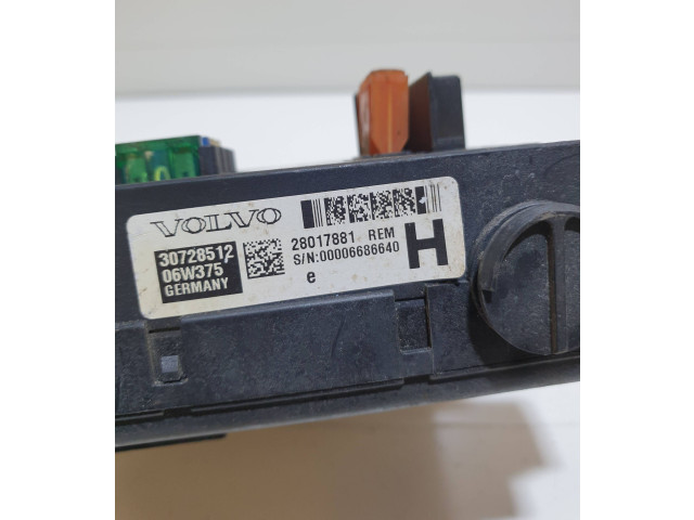 Блок предохранителей 30728512, 28017881   Volvo XC90    