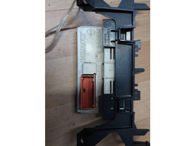 Дисплей    8200107839-B   Renault Megane II