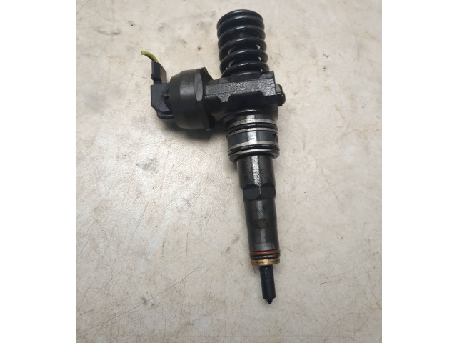 Форсунка 0414720215    Audi A3 S3 A3 Sportback 8P  CAYC 