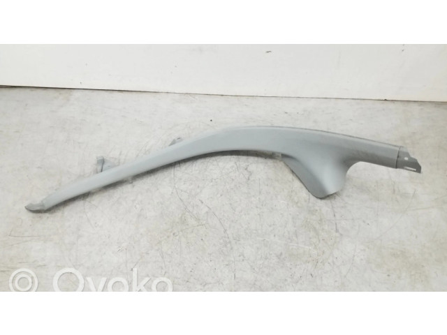 Боковая отделка у заднего сиденья (низ)