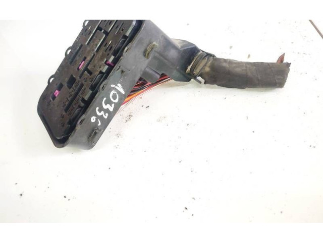 Блок предохранителей 15345261, 1534526-1 Volkswagen Golf Plus