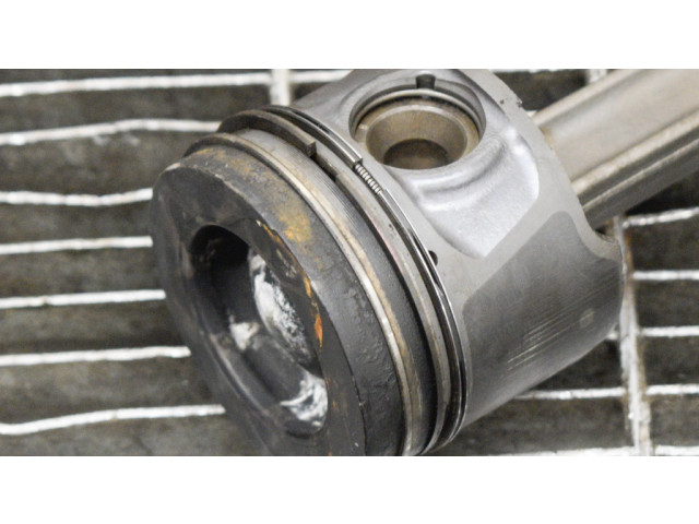 Поршень 120A18001R, 7701475074 Renault Clio IV для дизельного двигателя 1.5