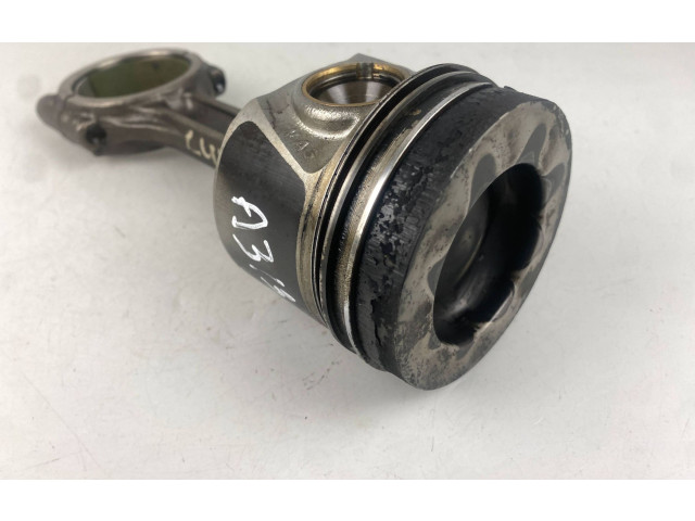  Поршень с шатуном  02604LA, 04LADE  Audi A3 S3 8V  