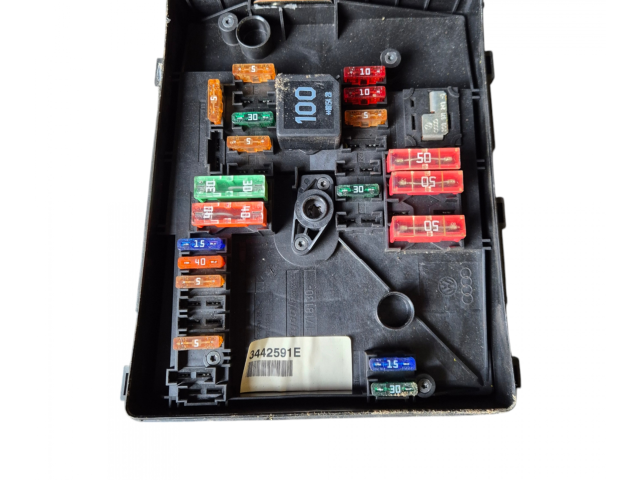 Блок предохранителей 1718130, 3442591E Volkswagen Jetta V