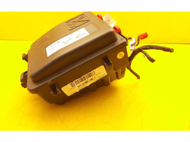 Блок предохранителей 9804848480, 9824510680   Peugeot 2008 II    