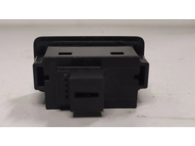 Выключатель открытия задней двери