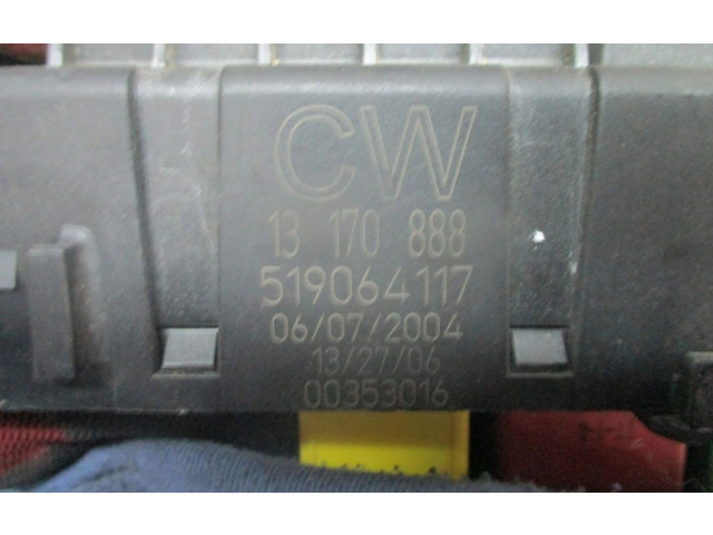 Pojistková skříňka 13170888 Opel Vectra C