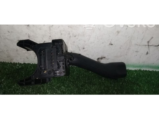 Включатель скорости стеклоочистителей 4B0953503F, R02   Audi A3 S3 8L