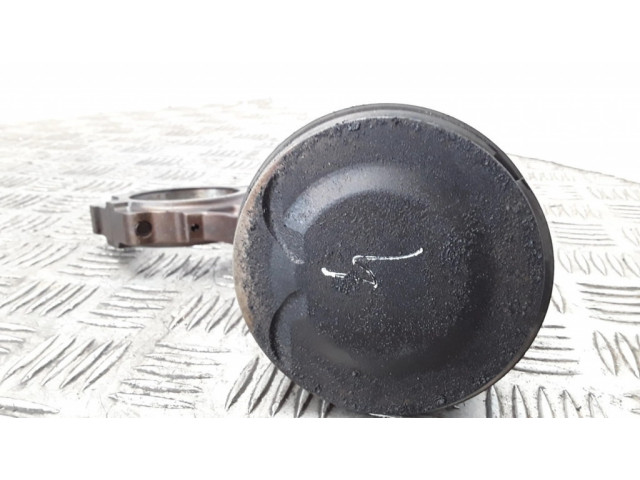 Píst Saab 9-7X pro benzínový motor 4.2