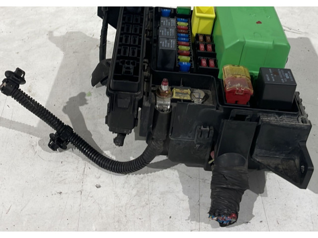 Блок предохранителей Mitsubishi Outlander