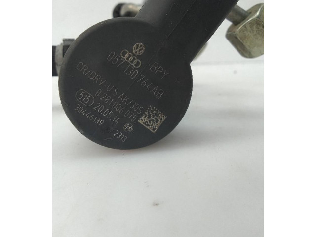 Топливная рампа 04L089D   Audi A3 S3 A3 Sportback 8P  