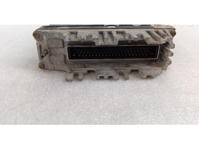 Блок управления двигателем Блок управления 0281001308 Volkswagen Golf III