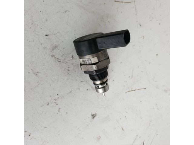 Топливная рампа 0281002949, 15643987   BMW 3 E92 E93 2.0  для двигателя N47D20