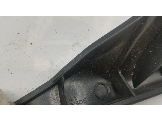 Другая деталь салона