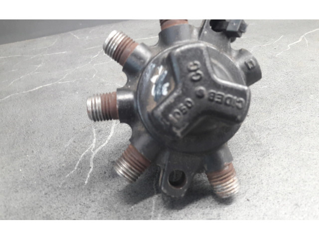 Топливная рампа 8200057345   Renault Clio II  