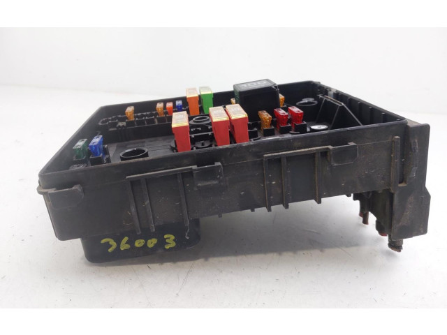 Блок предохранителей 1K0937125A   Volkswagen Jetta V    