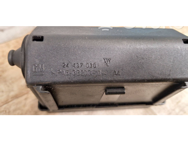 Блок предохранителей 24437030 Opel Meriva A