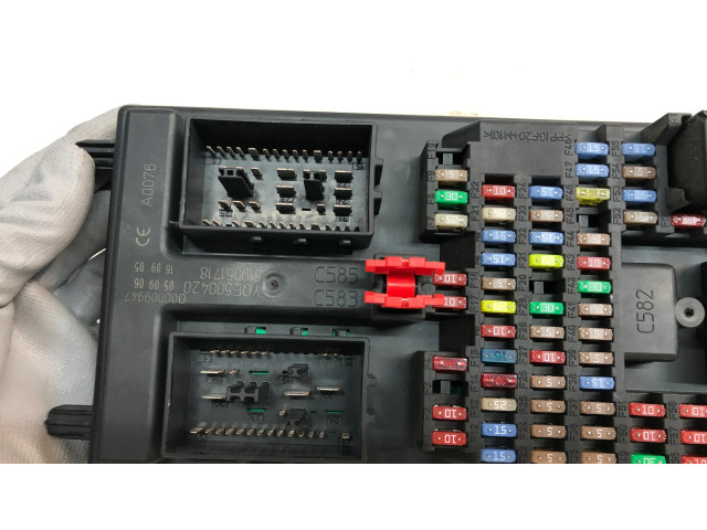 Pojistková skříňka YQE500420 Land Rover Discovery 3 - LR3 2007