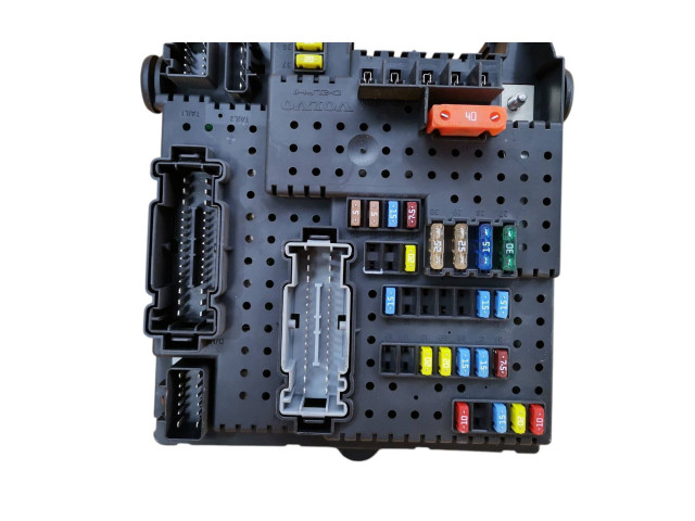 Блок предохранителей 8676391, 12217799   Volvo XC90    