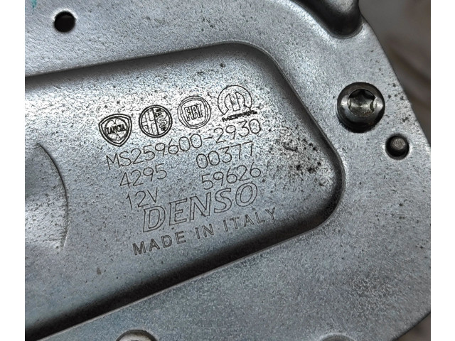 Моторчик заднего дворника 68256066AA Jeep Renegade