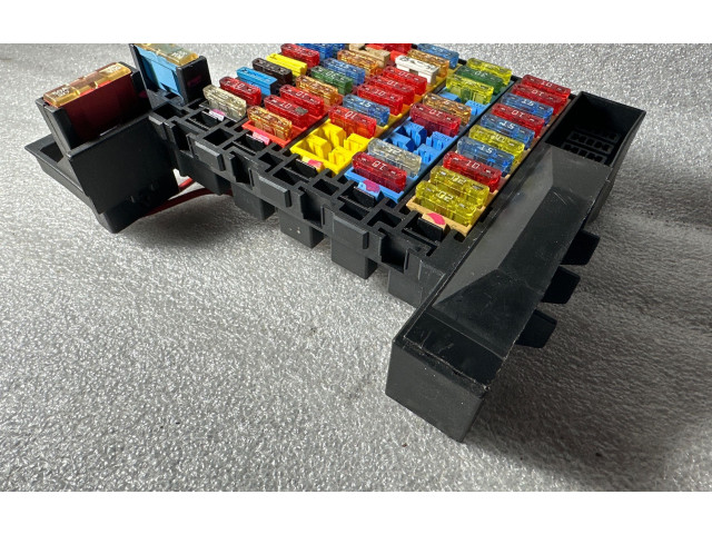   Pojistková skříňka 4D0941824   Audi A8 S8 D2 4D 2000