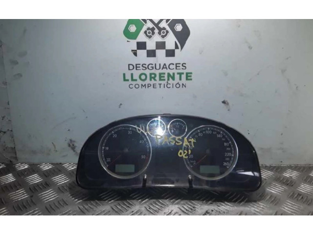 Панель приборов 3B0920807A   Volkswagen PASSAT       