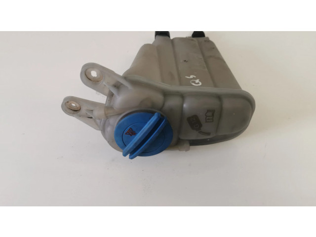 Расширительный бачок охлаждающей жидкости