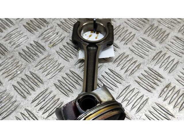 Píst 1699376   Ford Focus  pro benzínový motor 1.0 M1DA 