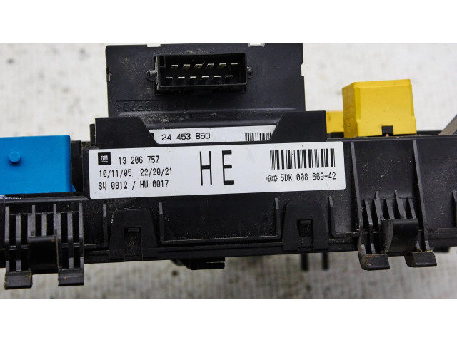 Pojistková skříňka 13206757, 5dk008669 Opel Zafira B 2006