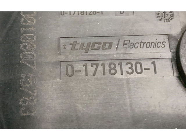 Pojistková skříňka Volkswagen Caddy 2007