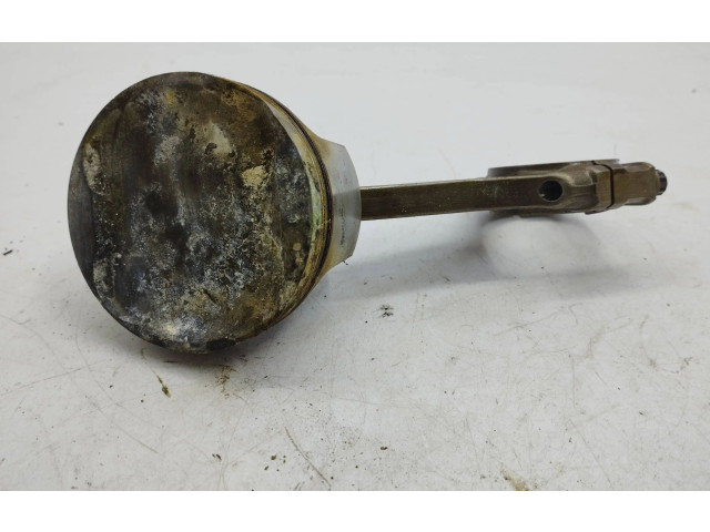  Поршень с шатуном    Maserati Quattroporte  